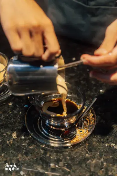 与塑造西贡咖啡文化的人一起烘焙咖啡