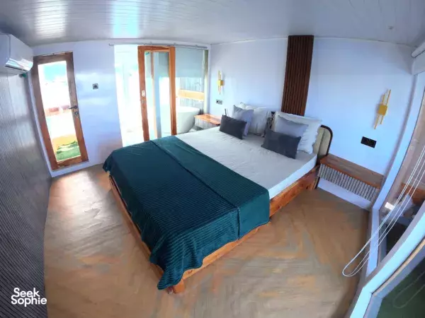 Suite Bedroom - Ocean View with Private Balcony & Bathtub
