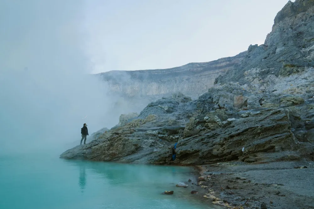 So cool to see the volcanic lake up close!