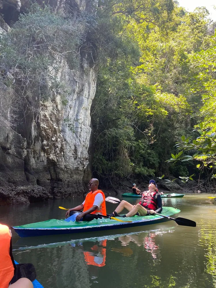 Kayak Kilim’s ancient limestones and mangroves