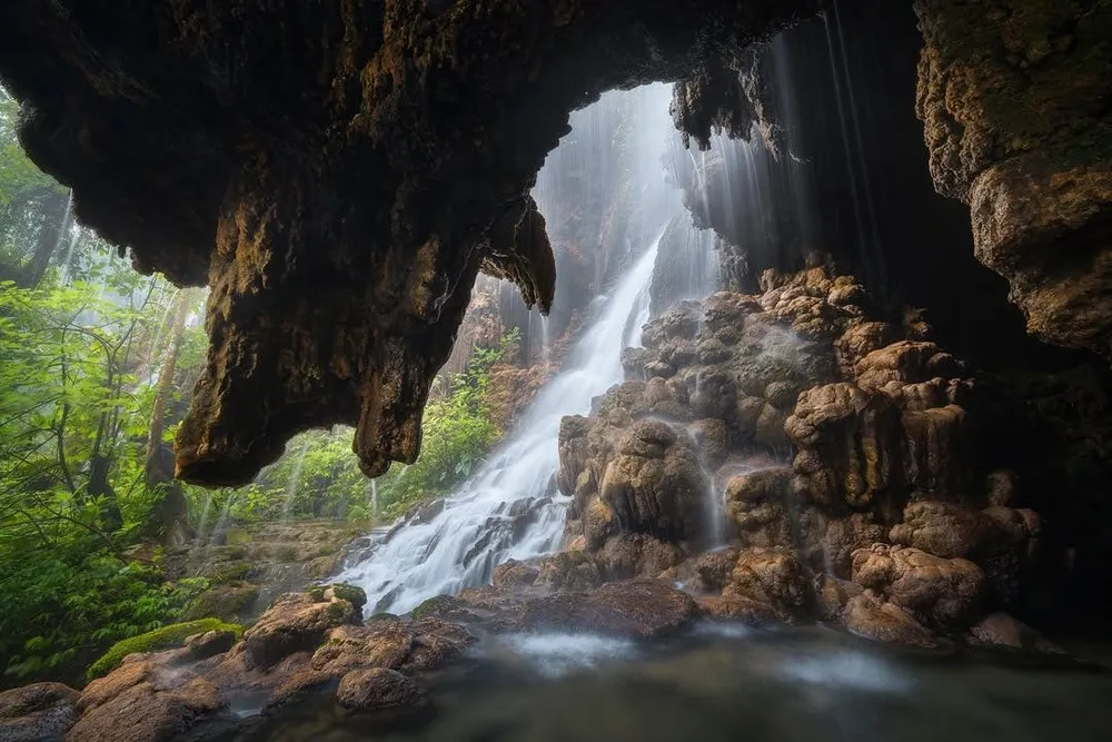 Stunning 'dripping waterfalls'. Photo by @davidaguilar_photo