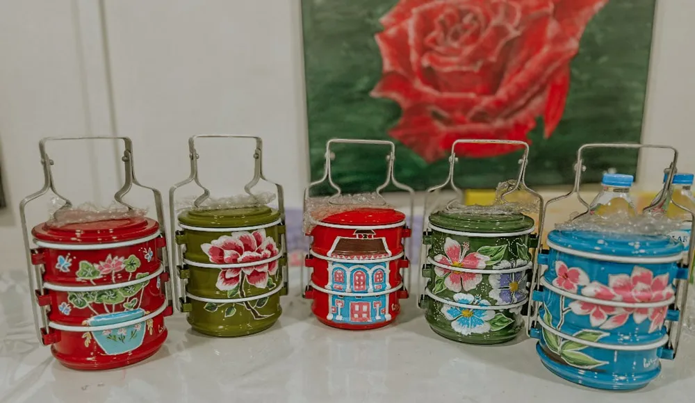 Tingkats berwarna cantik di Singapura