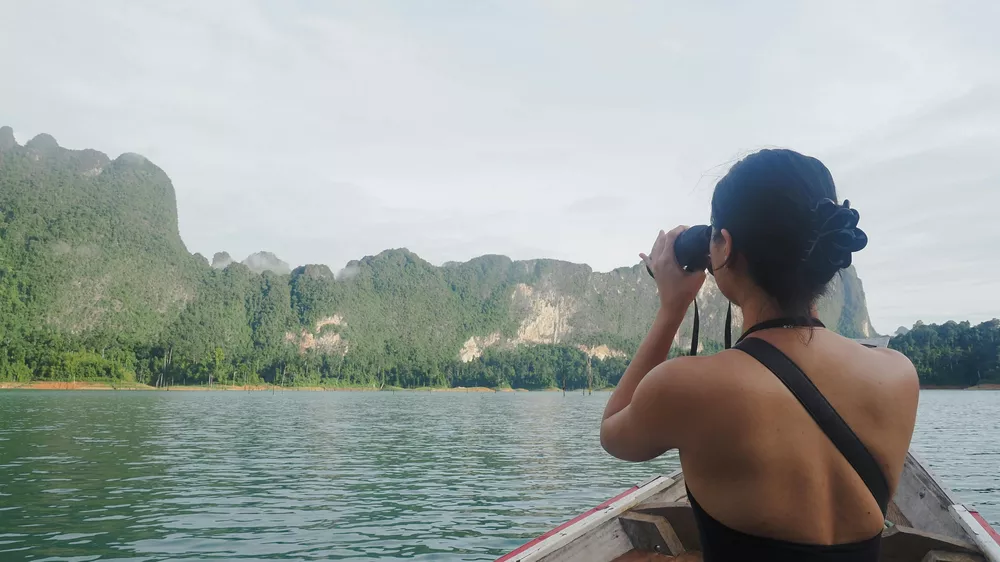 Can I co a day tour to Cheow Lan Lake?