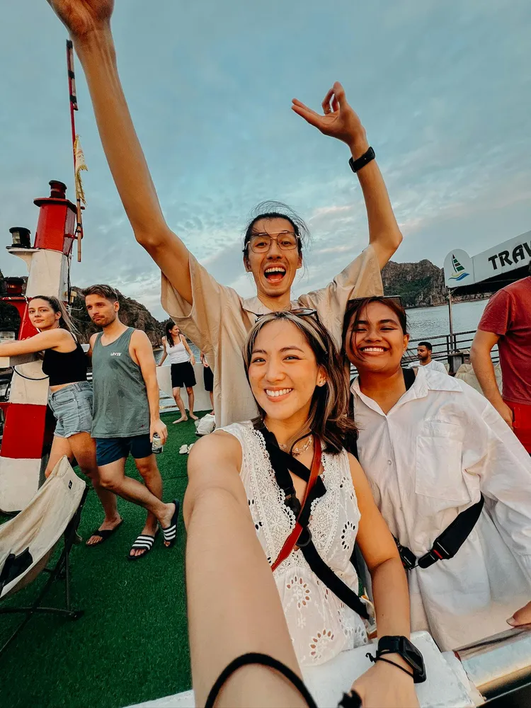 在Cat Ba乘坐交通船出发吧！