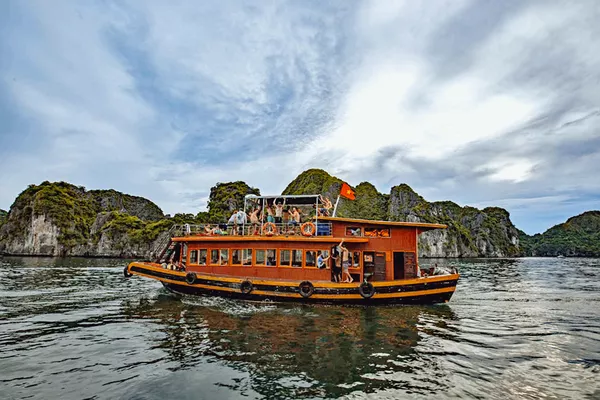 Boat Cruise in Cat Ba