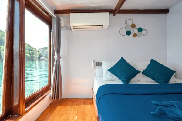 Deluxe Cabin - Ensuite Bathroom
