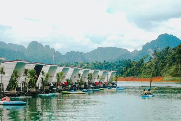 7 floating raft houses in Khao Sok we would trust