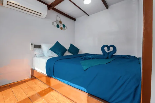 Deluxe Cabin - Ensuite Bathroom