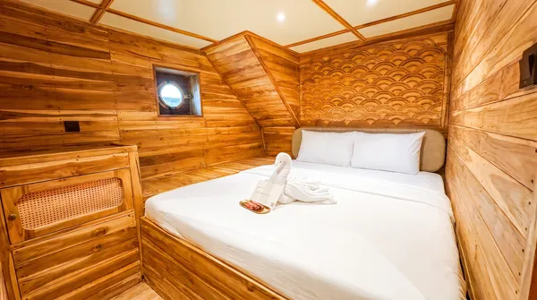 Private Cabin | Lower Deck | Private Ensuite Bathroom