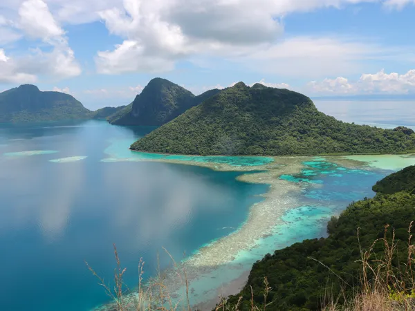 Coastal view of turquoise lagoons and sandbanks near Semporna during a Bohey Dulang & Islands hike-and-snorkel with Bigfin Divers