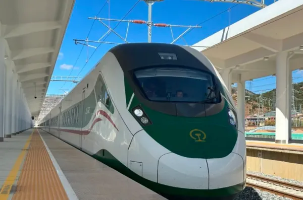 Arrive in Kunming, train to Dali