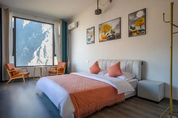 Overnight at a cosy guesthouse