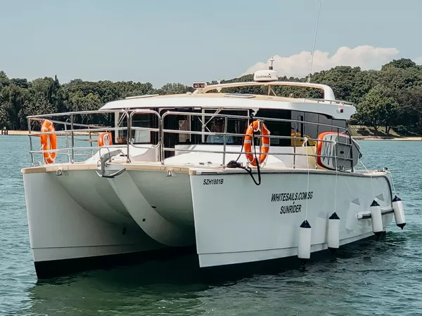 4-Hr Spacious Catamaran Yacht to Lazarus Island | Lots of Water Fun