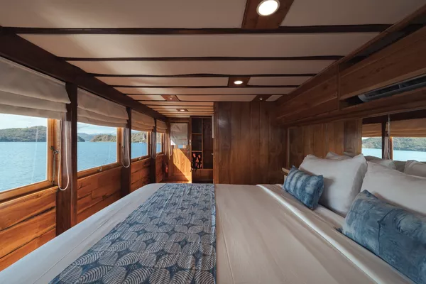 Suite Katil Queen dengan Balkoni Peribadi di Geladak Atas (Bilik 4)