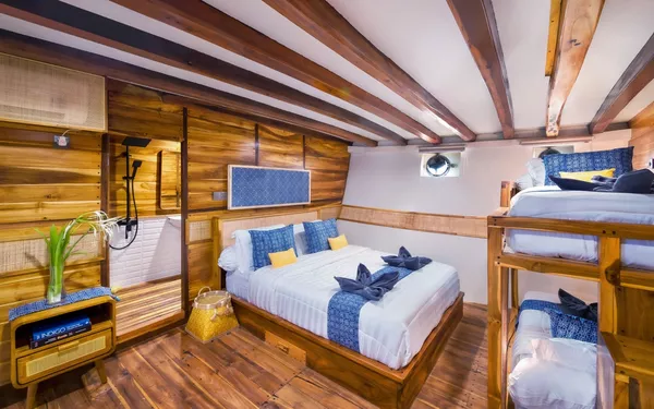 家庭房(下层甲板)1张大床和2张单人高低床 – Grandis 3 & 4