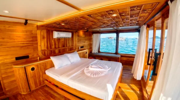 Suite Cabin | Upper Deck | Ocean View, Private Balcony & Private Bathtub