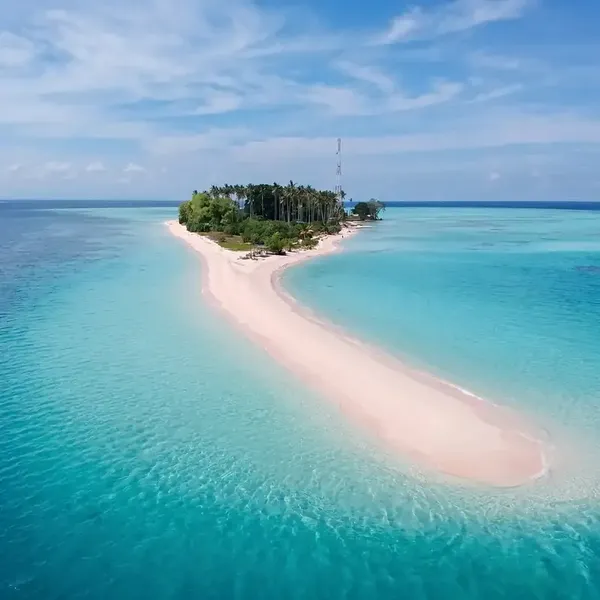 Aerial view of a sandy island off Semporna, Sabah, with clear water—ideal for Bigfin Divers snorkelling and exploring
