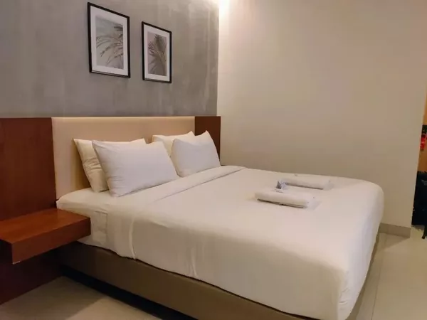 Kambaniru Hotel (or similar 4-star)