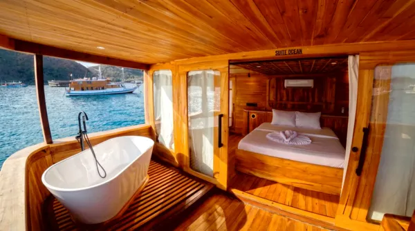 Suite Cabin | Upper Deck | Ocean View, Private Balcony & Private Bathtub