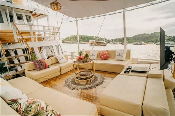 Sail in Style: 3D2N Private Komodo Luxury Boat 