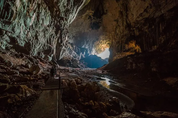 4D3N Mulu Caves & Mt Api Pinnacles Hike