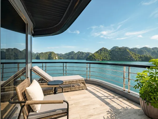 VIP Suite Stern View ( Second deck - Private balcony & Sea-view jacuzzi )