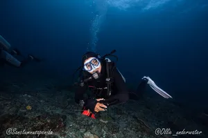 Scuba diver with regulator and mask swimming underwater during a 3-day Open Water Cert in Bali with Sanctum Dive Indonesia