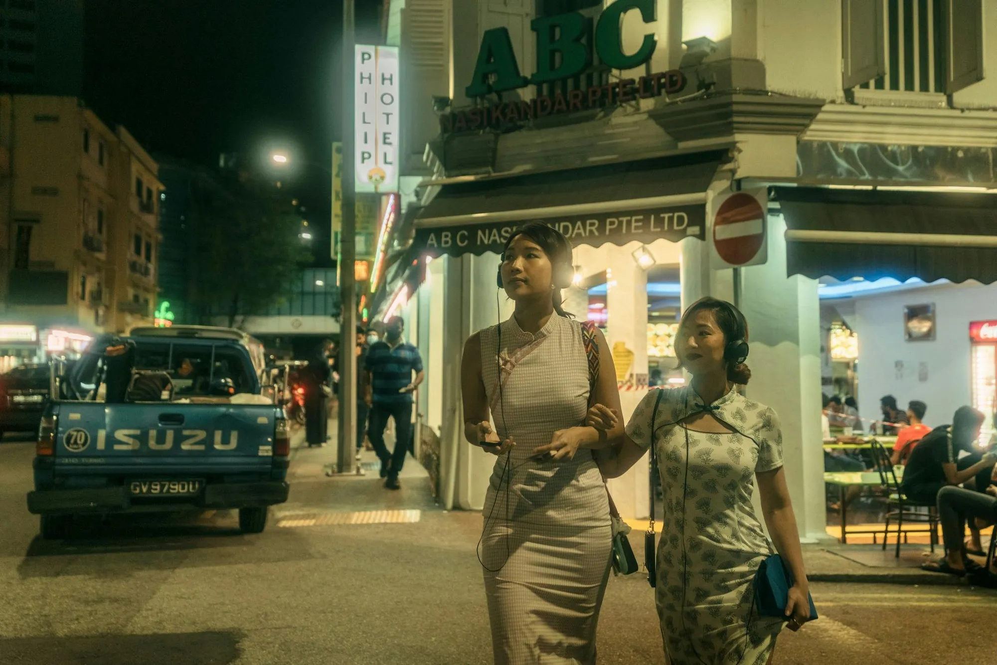 8 Cool & Unexpected Things to Do at Night in Singapore [2026]